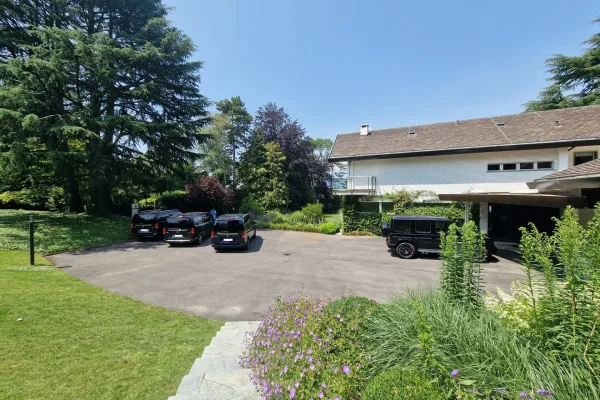 RES Royal Exclusive Service GmbH - Flughafentransfer & VIP Full Service